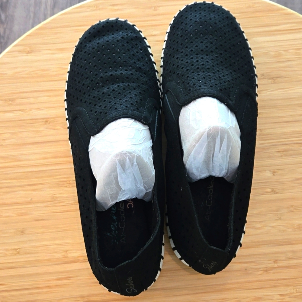 Skechers Slip On Shoes. air cooled memory foam Soles.